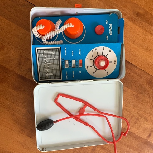 Vintage Ohio Art Unit 45 Para-Medic Toy Kit - Picture 9 of 11